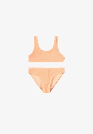 Pruhovaný dvojdielny plavky v svetle broskyňovej farbe, s hranatým výstrihom a nastaviteľnými ramienkami na vrchu, spolu so zodpovedajúcimi plavkovými nohavičkami s vysokým pásom.