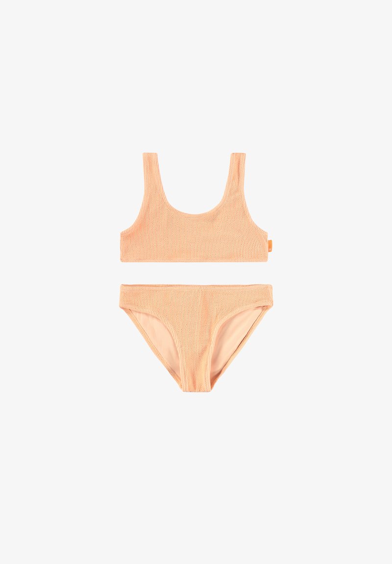 Ribbede to-dels badetøy i lys fersken, med firkantet utringning og justerbare stropper på toppen, samt matchende høy midje-bukser.