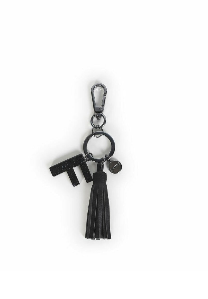 Portachiavi nero con anello metallico rotondo, dettaglio a nappa e accenti di lettere texturizzati. Presenta un gancio per il fissaggio e un ciondolo rotondo.
