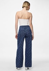 Pieces PCNEA  - Džínsy voľného strihu - medium blue denim