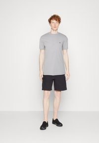Lacoste Paprasti marškinėliai - elephant grey