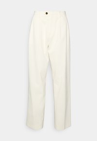 Pantaloni color crema realizzati in tessuto morbido, con vita alta, pieghe frontali, chiusura a un singolo bottone e design a gamba dritta.
