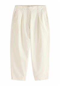 Pantalons beiges taille mi-haute avec plis, poches latérales et coupe droite. Fabriqués en tissu léger avec une texture douce.