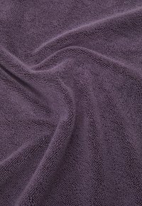 Puma TRAINING TOWEL UNISEX - Ručnik - midnight plum