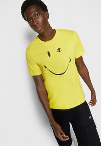 Champion Rochester Camiseta estampada - yellow