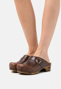 Sanita MARIA OPEN - Klumpaitės - antique brown