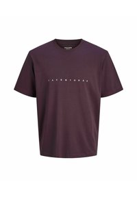 Mørk lilla bomulds T-shirt med rund hals og korte ærmer, med "JACK&JONES" trykt i hvidt tværs over brystet.