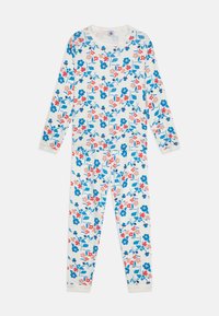 Virágmintás pizsama szett, fehér háttérrel, hosszú ujjak, és leggings, amelyek kék, piros és rózsaszín virágokkal valamint zöld levelekkel díszítettek.