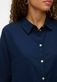 Vero Moda VMTHEA - Button-down blouse - navy blazer