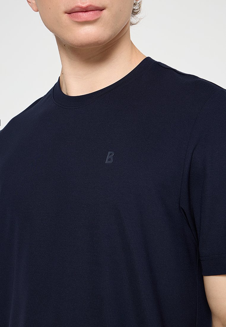 Dunkelblaues T-Shirt aus Baumwolle mit klassischem Rundhalsausschnitt, kurzen Ärmeln und einem dezenten geprägten Logo auf der Brust.