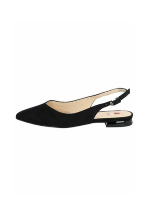 Sorte ruskinds slingback flade sko med spids tå, åbne sider og en lille hæl. Justerbar ankelrem med en metallisk spænde.