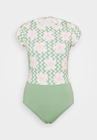 Maillot de bain une pièce avec un bas vert et un haut à motifs avec des fleurs roses sur fond vert ondulé ; manches courtes et décolleté à nouer au dos.