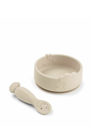 Beige silikoneskål med fåredesign og sommerfugledetaljer, kombineret med en matchende ske med et håndtag formet som en jordbær.