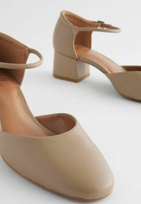Next WIDE FIT FOREVER COMFORT ROUND TOE - Klasické lodičky na opätku - taupe brown