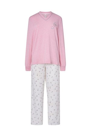 Camiseta de manga larga en rosa claro con escote en V y diseño de corazón, combinada con pantalones de pijama blancos que presentan pequeños patrones de corazones rosas. Tejido suave, corte relajado.