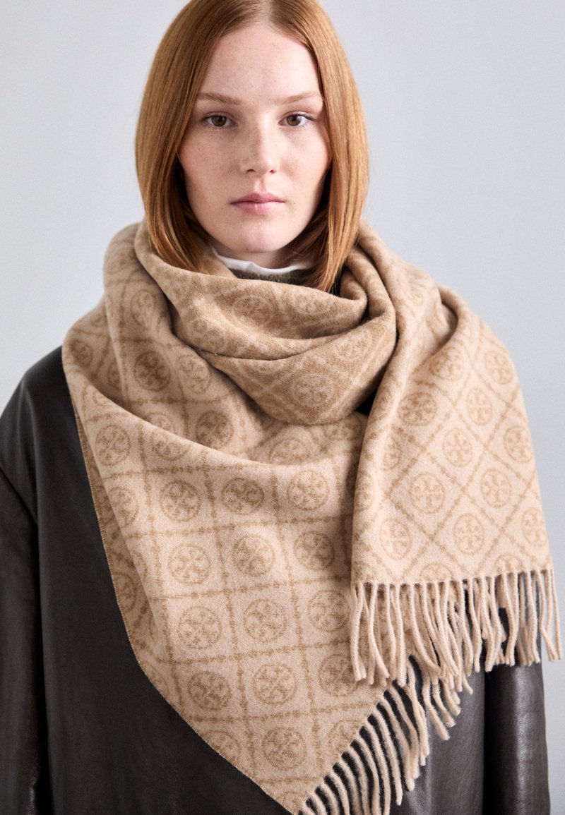Tory Burch MONOGRAM OBLONG SCARF - Sál - camel
