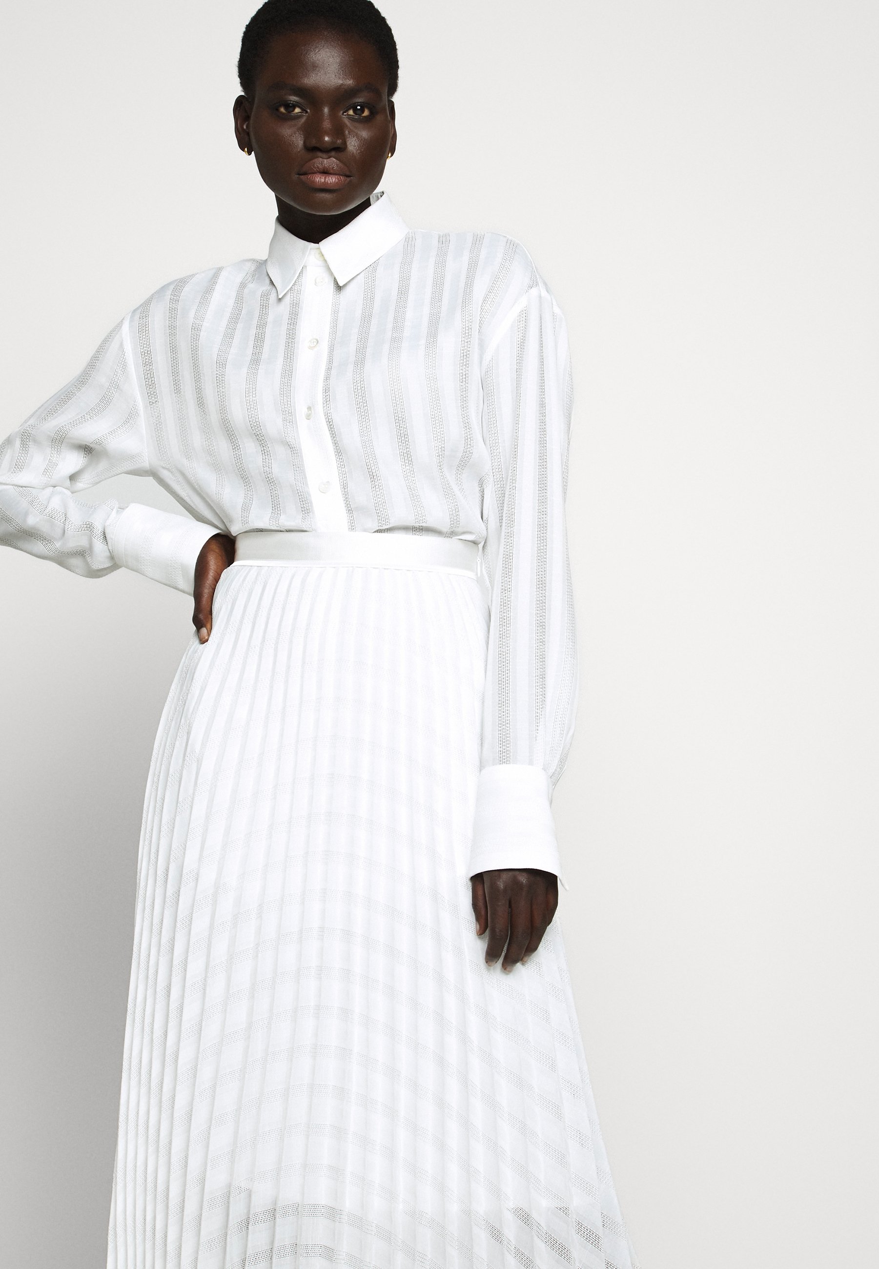 Victoria Victoria Beckham A line skjørt white Zalando.no Victoria Victoria Beckham SCARF NECK - Bluser - white