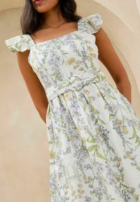 Lipsy PETITE FIT - FRILL SLEEVE BELTED   - Dnevna haljina - white floral