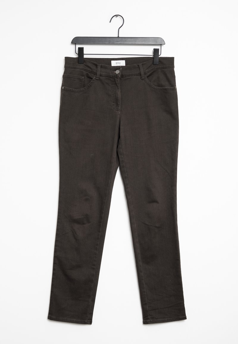Pantalon marron foncé à jambes droites avec poches avant et passants de ceinture, suspendu sur un cintre noir devant un fond blanc.