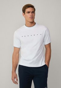 Hackett London ROYAL TIPPED TEE - Tričko s potlačou - white
