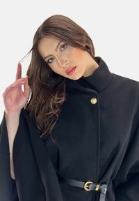 Elara BOLERO - Poncho - schwarz