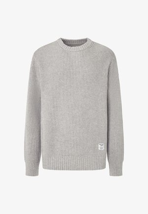 Grijze geribde trui met lange mouwen, ronde hals en een klein logo onderaan links. Gemaakt van een zachte, gestructureerde breimateriaal.