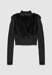 Schwarzer, kurzer Pullover mit hohem, geripptem Kragen, versehen mit einer weichen, faux Pelz-Front und gerippten Ärmeln. Sanfte Textur mit gerafftem Taillendetail.