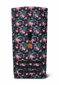 Sac à dos floral sur fond noir, mettant en avant des fleurs roses et violettes, des feuilles vertes et un logo rond. Sangles et boucles réglables.