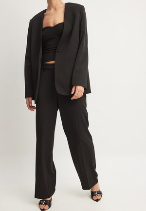 GERADE MIT TAILLE - Bukser - black