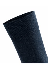 Σκούρα μπλε κάλτσα από υφασμάτινο υλικό με υφή, που διαθέτει κατακόρυφο ριμπ σχέδιο και ελαστικό άνοιγμα στην κορυφή.