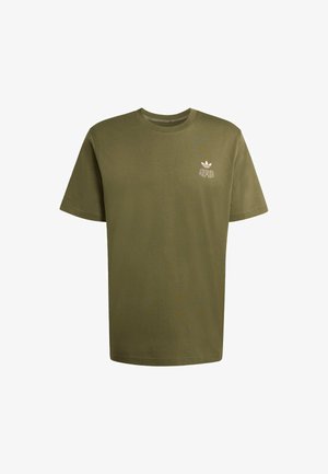 Bawełniana koszulka w kolorze oliwkowej zieleni z okrągłym dekoltem i krótkimi rękawami. Posiada małe białe logo na lewej stronie klatki piersiowej. Gładka faktura.