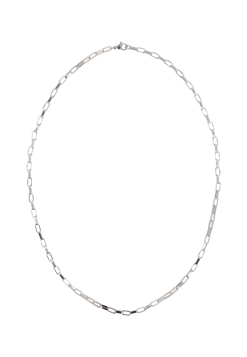 Stříbrný řetízek na krk s prodlouženými obdélníkovými články, které se střídají mezi leštěným a matným povrchem, s bezpečným zapínáním.