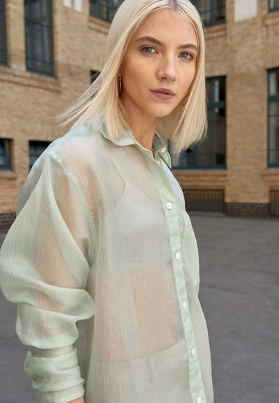 WOOD WOOD BETH CRINKLED SHIRT - Blusa com botões - light green