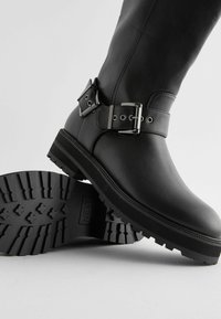 Next WIDE FIT - Batai su platforma - black