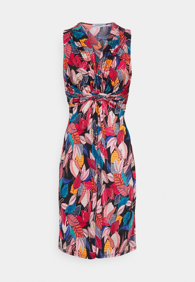 Robe sans manches longueur genou avec un motif de feuilles multicolores, encolure en V, et détail de taille froncée sur un fond noir.