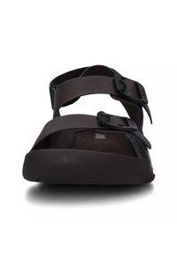 Sandal in plastica nera con cinturini regolabili, chiusura a fibbia, plantare sagomato e punta arrotondata, progettata per comfort e durata.