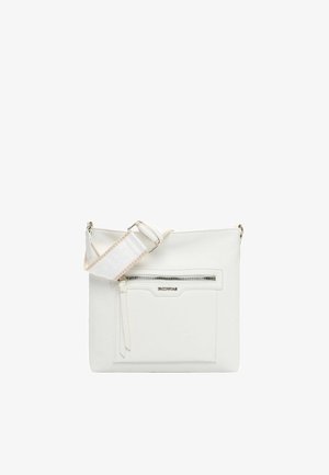 Balta rankinė per petį su priekinės pusės užtrauktuko kišene, firminiu metaliniu logotipu ir reguliuojamu austa dirželiu su smėlio spalvos krašteliais.