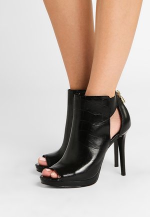 High Heel Stiefelette - black