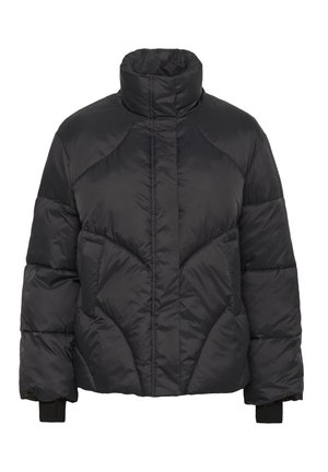 Juodas pūkinis švarkas su aukšta apykakle, siuvinėtu dizainu su įstrižomis siūlėmis, dviem priekiniais kišenėmis ir elastingomis rankovėmis.