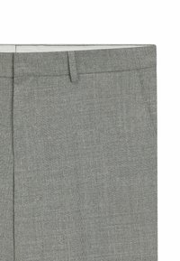 Szare spodnie w drobną kratę, wykonane z lekkiego materiału. Posiadają standardową talię i gładki przód.