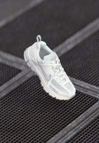 Neizvēlēts, sail/metallic-coloured/silver-coloured/vast grey/college grey