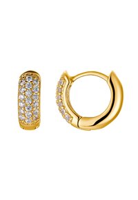 Boucles d'oreilles en or en forme de créole avec une surface lisse et polie, et un côté orné de cristaux transparents ronds disposés en motif cluster.