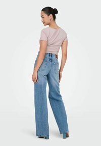 ONLY ONLBETTY - T-shirt con stampa - violet ice