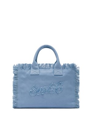 Borsa tote in tessuto azzurro chiaro con rifinitura frangiata e ricamo del logo "Sun68" in rilievo sulla parte anteriore, dotata di due manici corti.