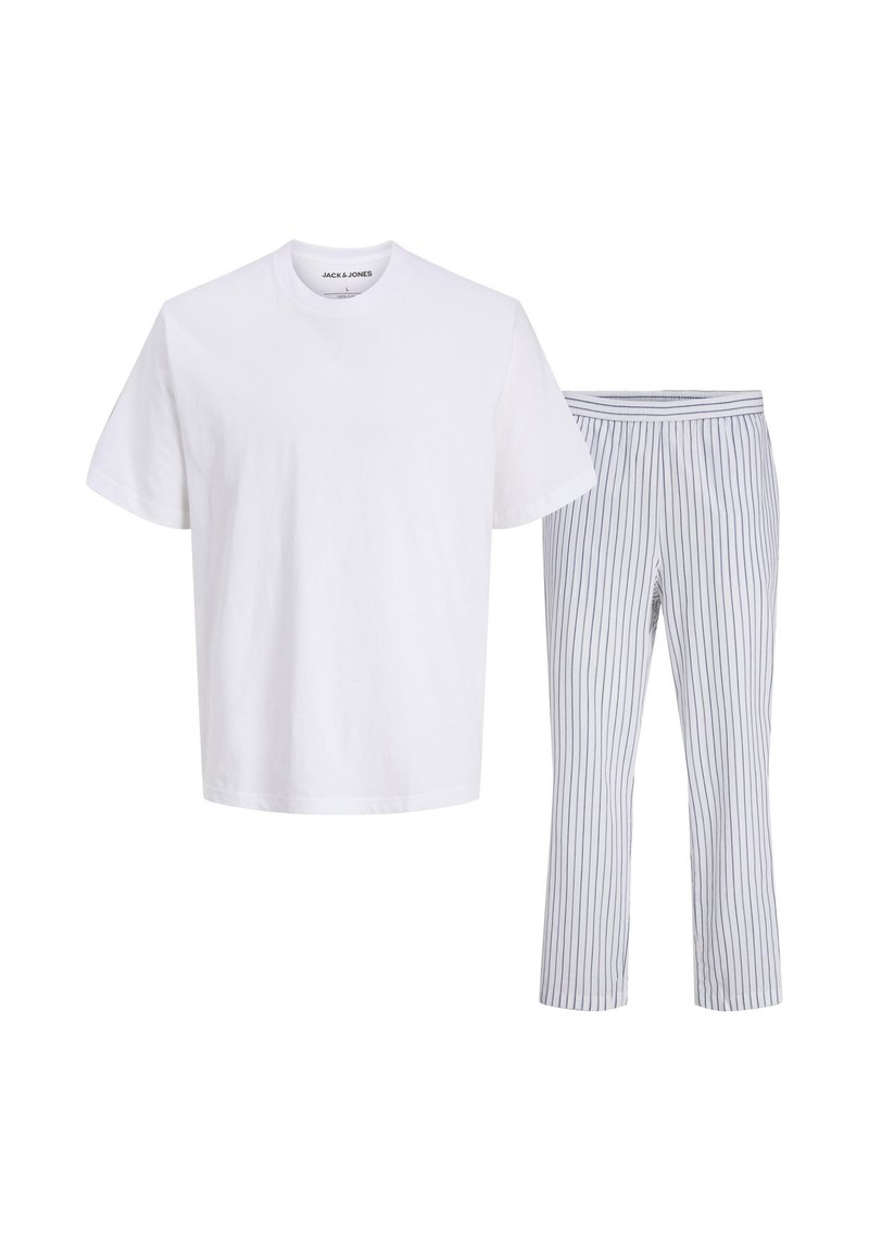 Weißes Baumwoll-T-Shirt mit kurzen Ärmeln neben gestreiften Hosen in Hellblau und Weiß, mit einem elastischen Bund und schmal zulaufenden Beinen.