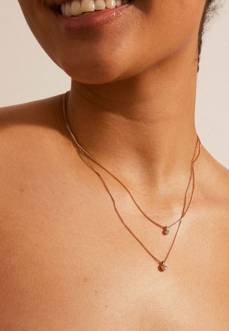 Pilgrim LUCIA - Grandinėlė - rose gold-coloured