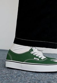 Vans AUTHENTIC - Sneakers basse - color theory/greener pastures