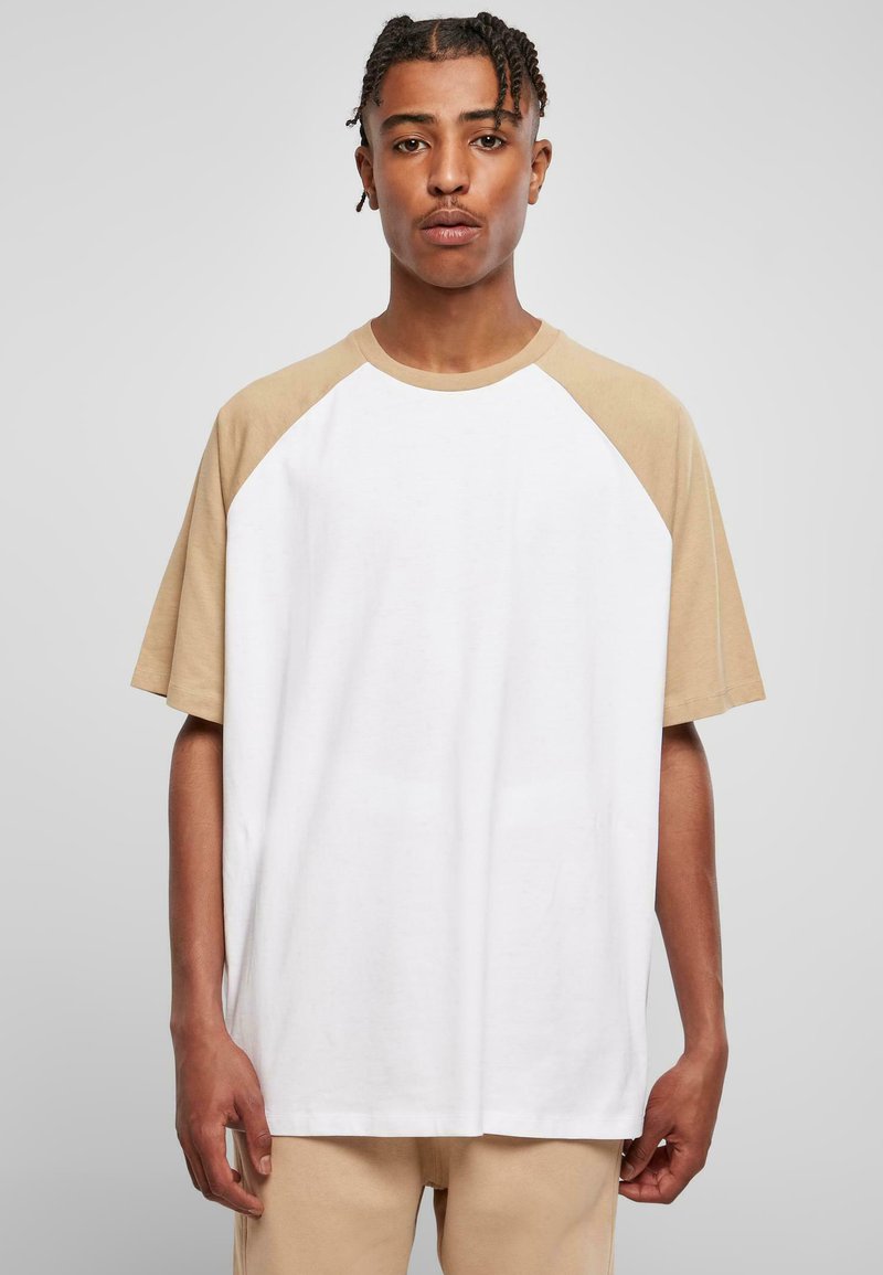 Urban Classics - RAGLAN TEE - Triko s potiskem - white unionbeige, Zvětšit