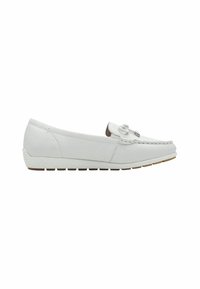 Mocasín blanco de piel para mujer con diseño sin cordones, lazo decorativo con puntas metálicas y suela de goma texturizada para mayor agarre.