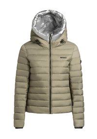 Beige donsjas met een glanzende zilveren voering in de kap, gevoerd met quilted padding, ritssluiting en logo-detail op de borst. Voorzien van een verstelbare kap.